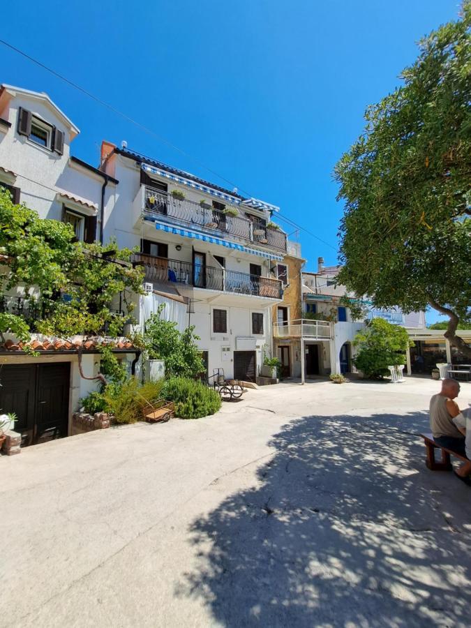 Apartment Borna Baška Екстериор снимка